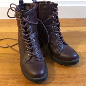 Lace up boots with chunky heel